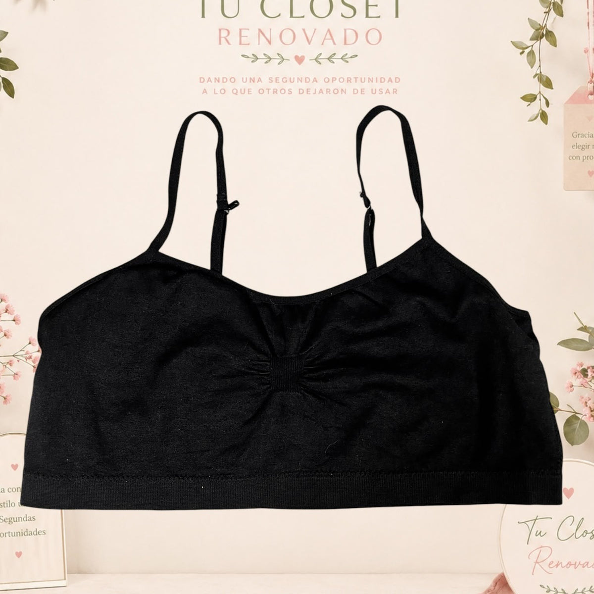 Top deportivo negro Tuclosetrenovado.cl con tirantes ajustables y detalle fruncido en el centro del pecho