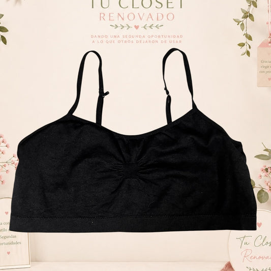 Top deportivo negro Tuclosetrenovado.cl con tirantes ajustables y detalle fruncido en el centro del pecho