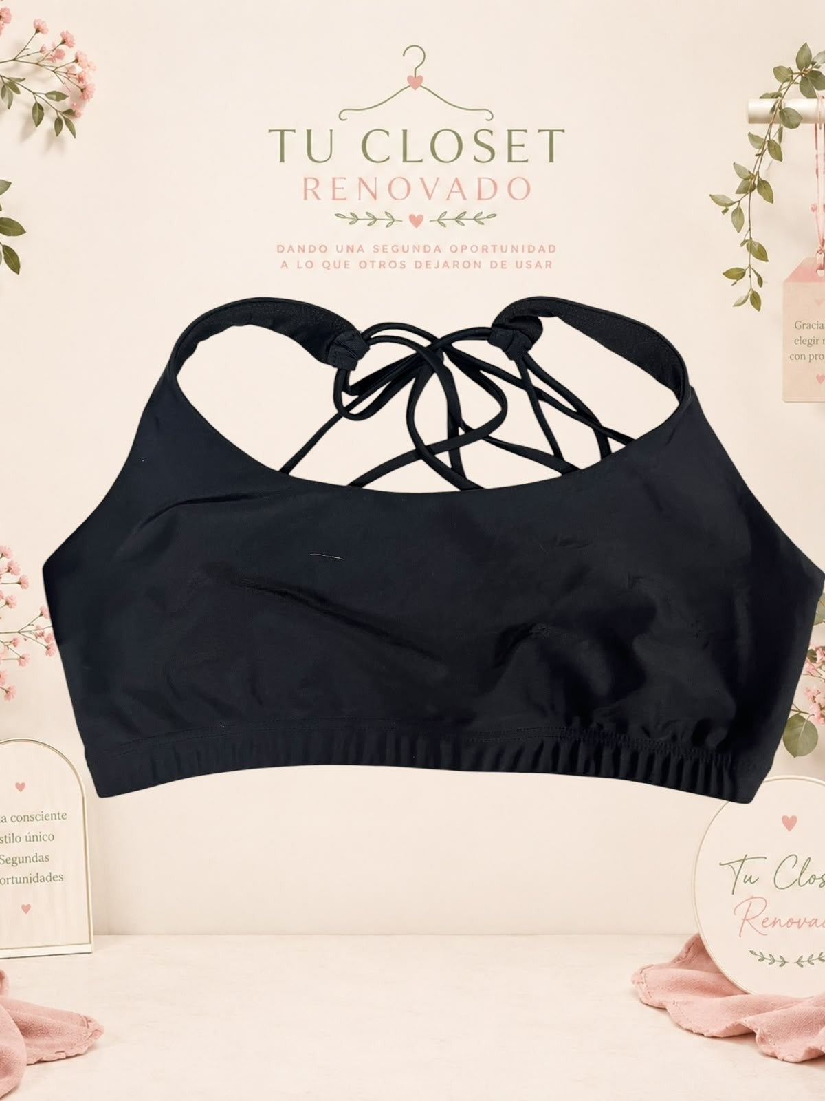 Top deportivo negro de Tuclosetrenovado.cl con tiras cruzadas en la espalda y diseño elástico para entrenamiento