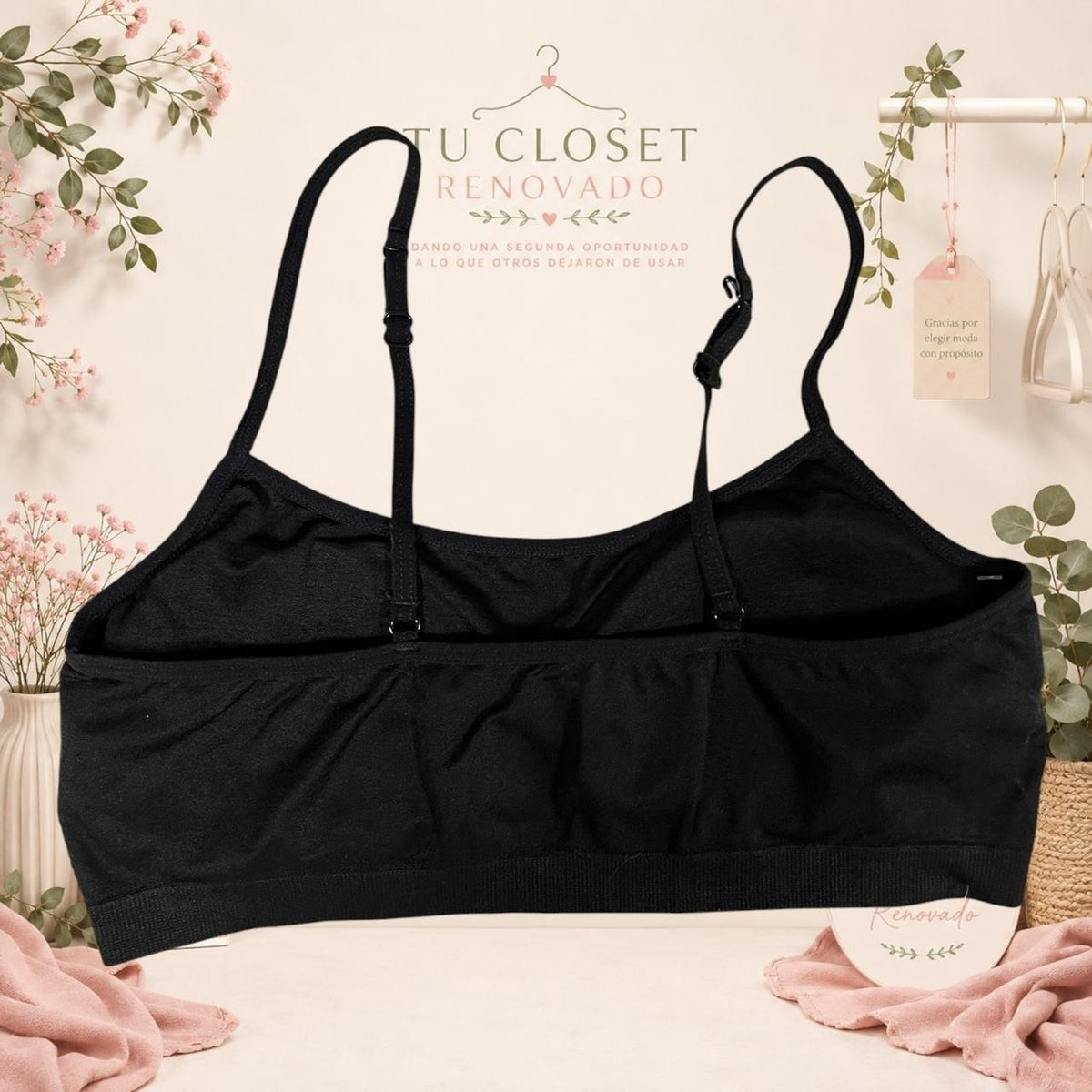Top deportivo negro de Tuclosetrenovado.cl con tirantes ajustables y diseño cómodo para ejercicio