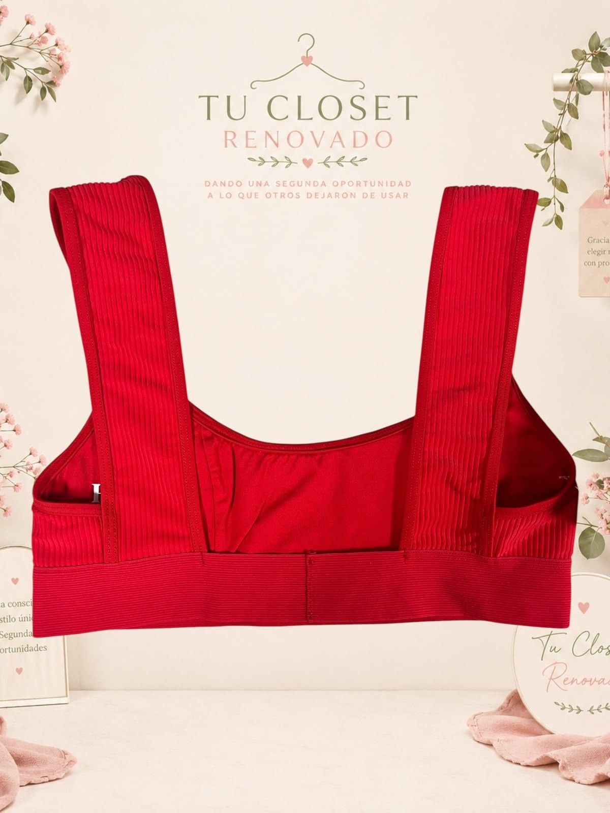Top deportivo rojo de Tuclosetrenovado.cl con textura acanalada y tirantes anchos para mayor soporte
