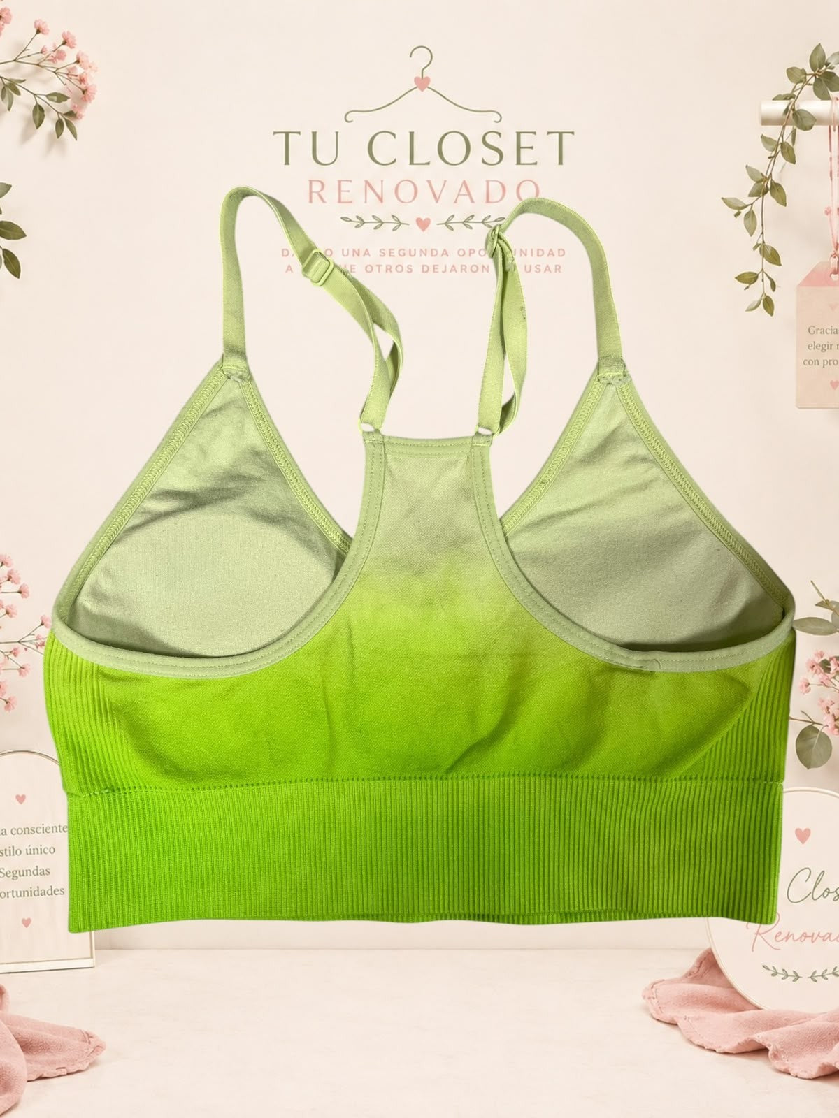 Top deportivo Tuclosetrenovado.cl verde con diseño degradado, espalda estilo nadador y tejido acanalado elástico.