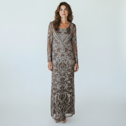 Modelo vistiendo vestido largo de noche Tuclosetrenovado.cl con lentejuelas plateadas y diseño floral sobre tul marrón