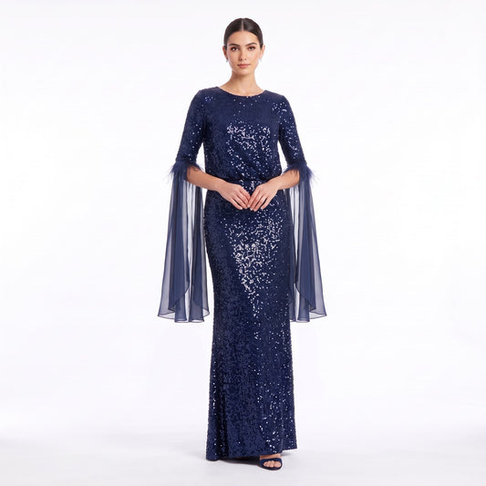 Vestido largo de fiesta azul marino con lentejuelas, mangas acampanadas de gasa y detalles de plumas Tuclosetrenovado.cl