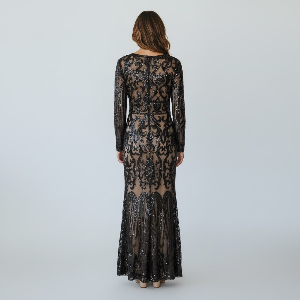 Vestido largo de fiesta Tuclosetrenovado.cl con lentejuelas negras y diseño de encaje sobre fondo beige